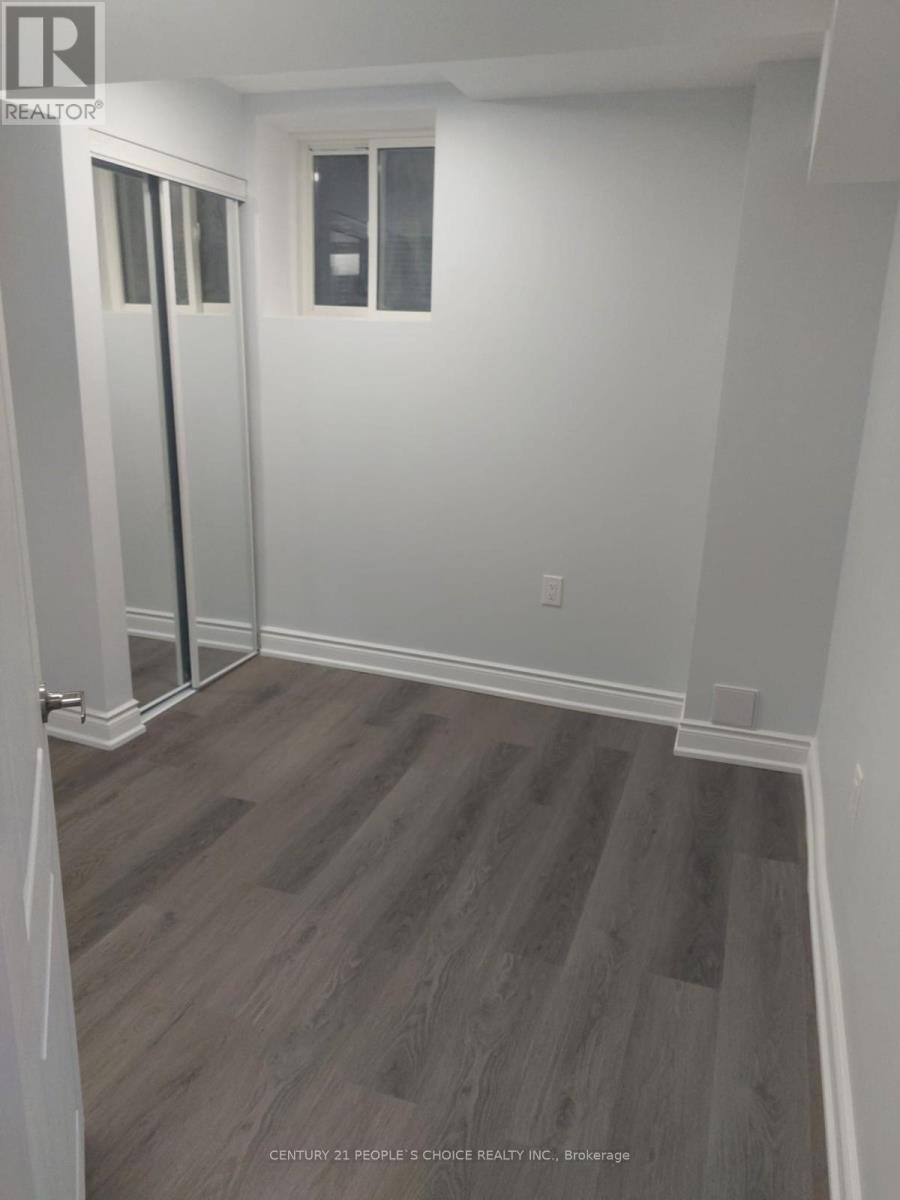 1271 Prestonwood Crescent, Mississauga, Ontario  L5V 2Y9 - Photo 6 - W12564526