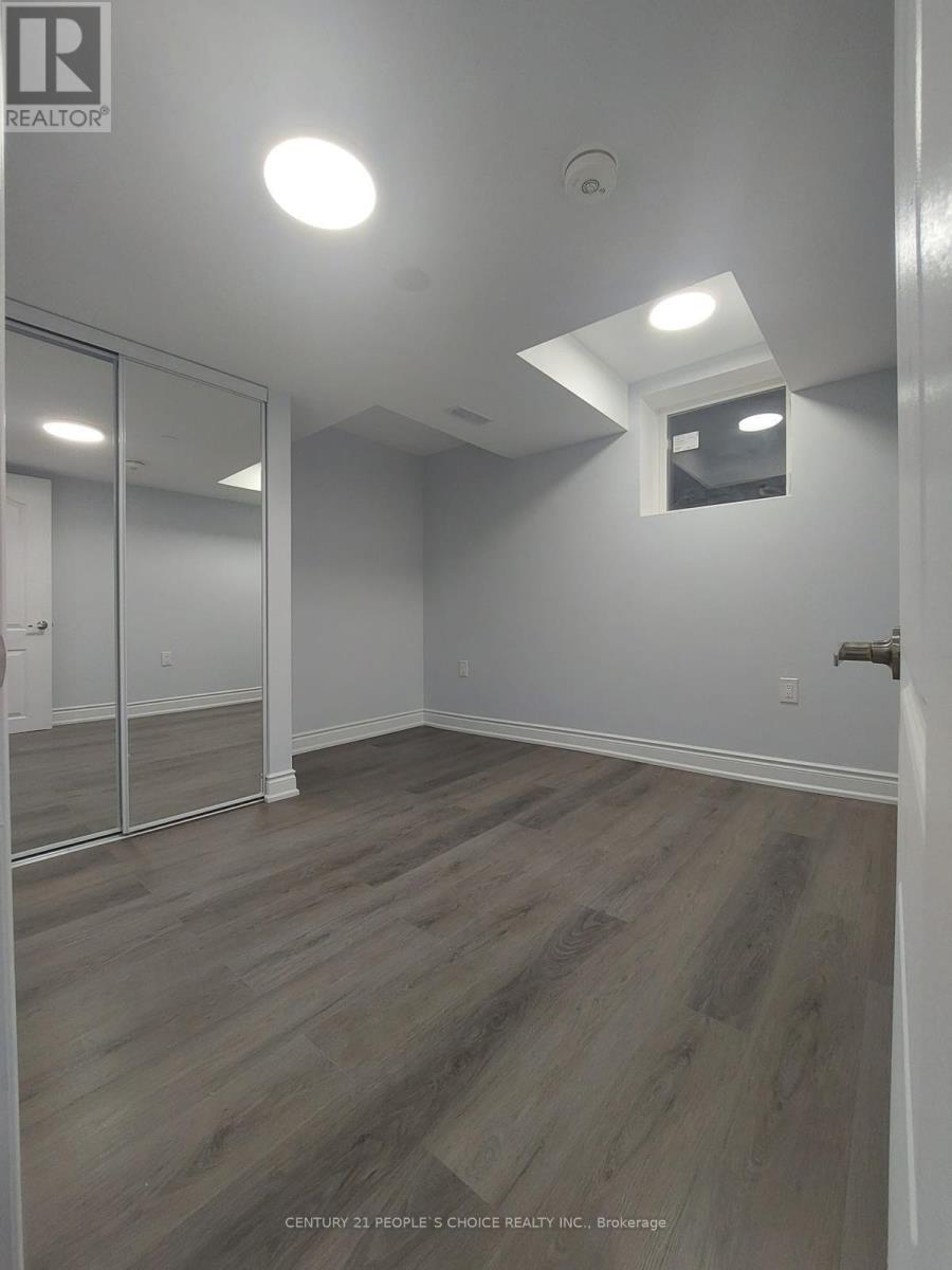 1271 Prestonwood Crescent, Mississauga, Ontario  L5V 2Y9 - Photo 7 - W12564526