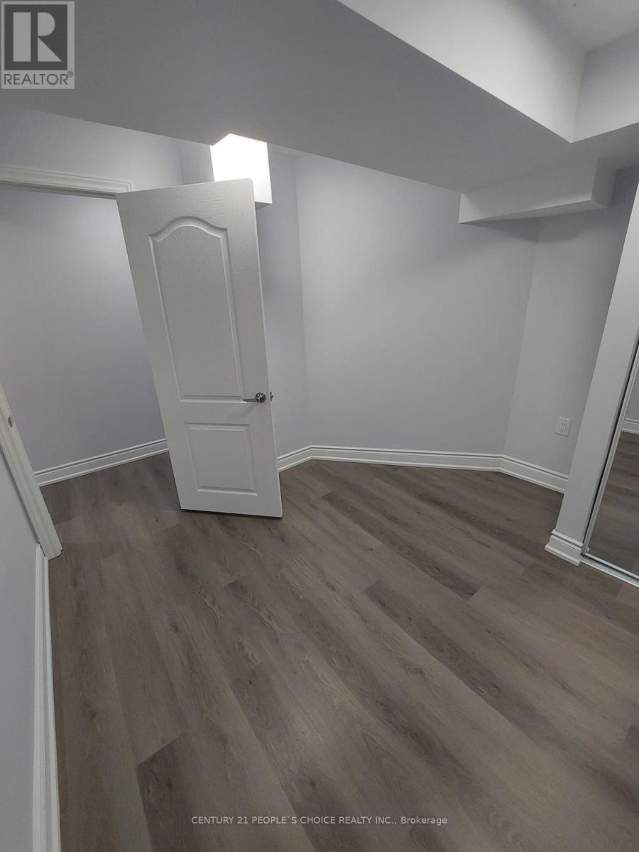 1271 Prestonwood Crescent, Mississauga, Ontario  L5V 2Y9 - Photo 8 - W12564526