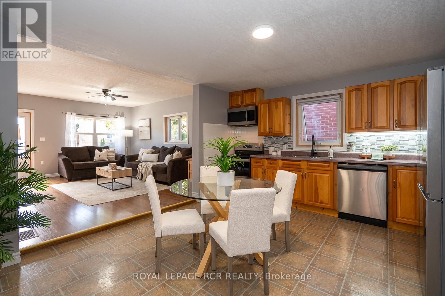 131 Frederick Street E, Wellington North, Ontario  N0G 1A0 - Photo 5 - X12564426