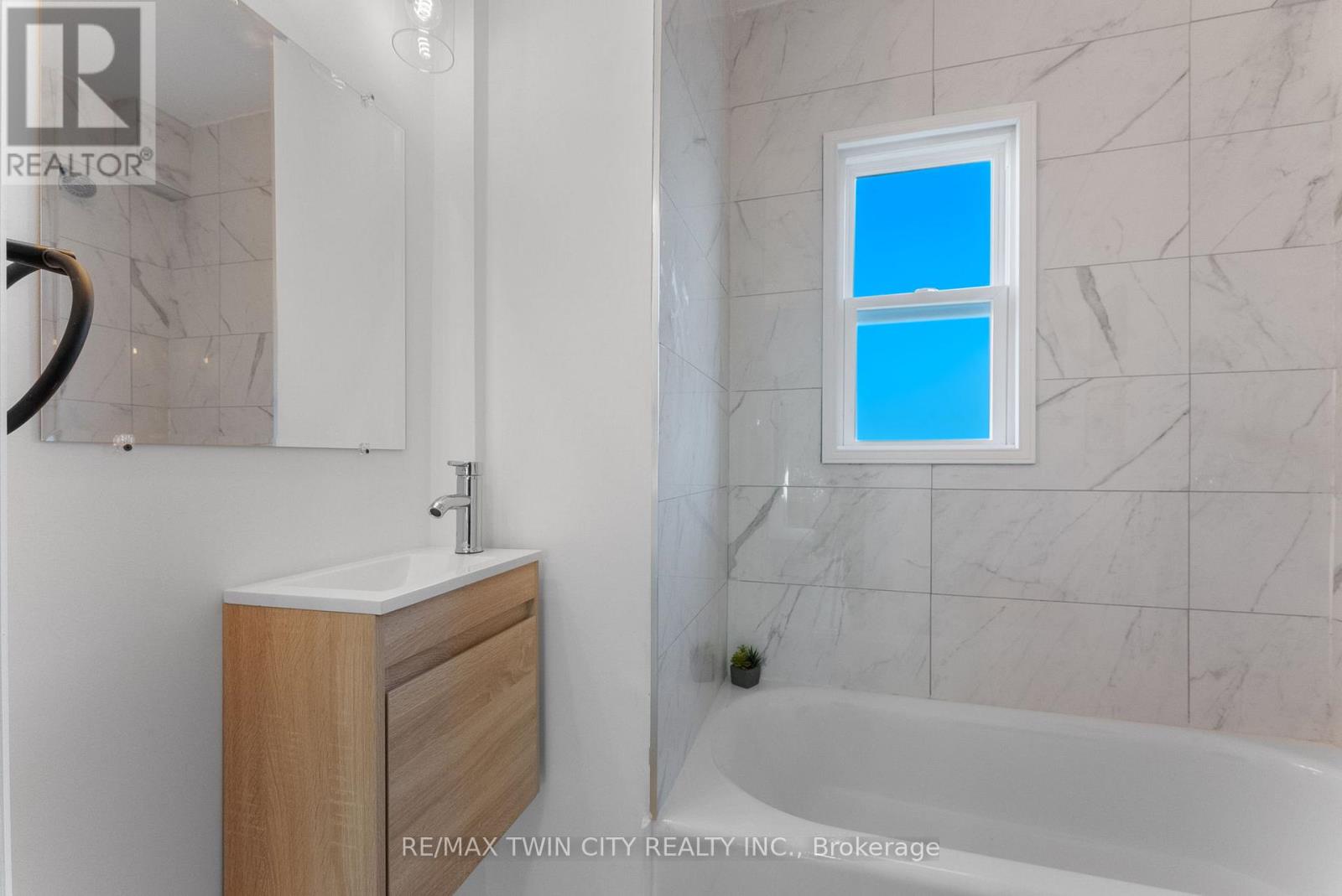 25 Dundee Street, Brantford, Ontario  N3R 4M2 - Photo 21 - X12564470