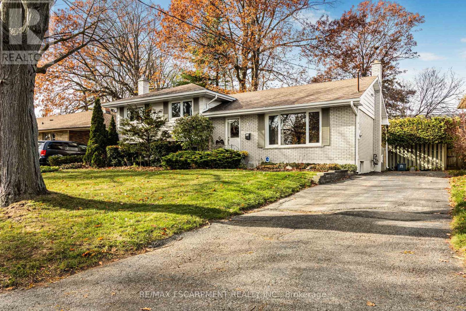 32 PUSEY BOULEVARD, Brantford, Ontario