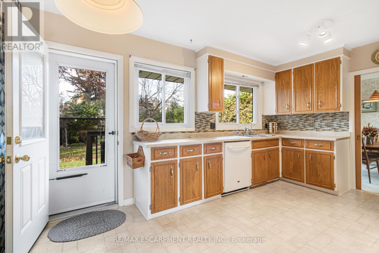 32 Pusey Boulevard, Brantford, Ontario  N3R 2S2 - Photo 3 - X12564496