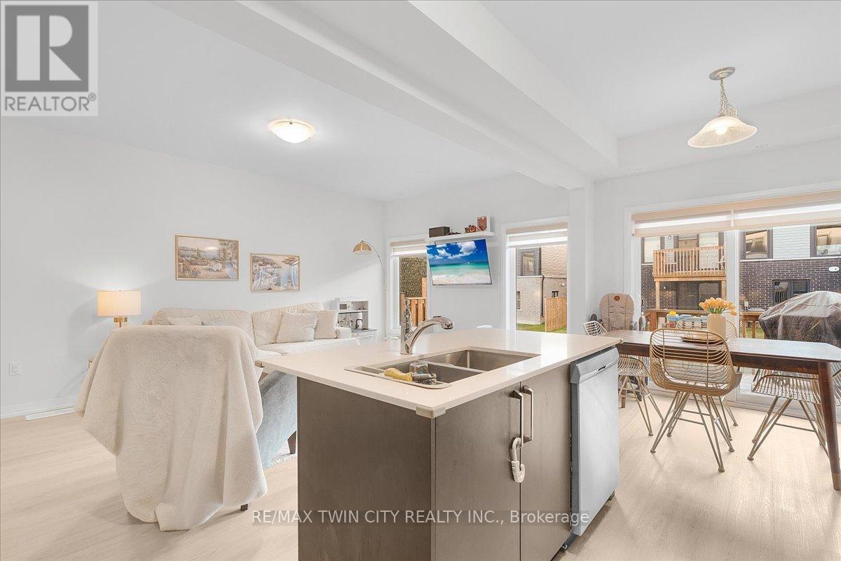 61 - 155 Equestrian Way, Cambridge, Ontario  N3E 0E8 - Photo 12 - X12564504