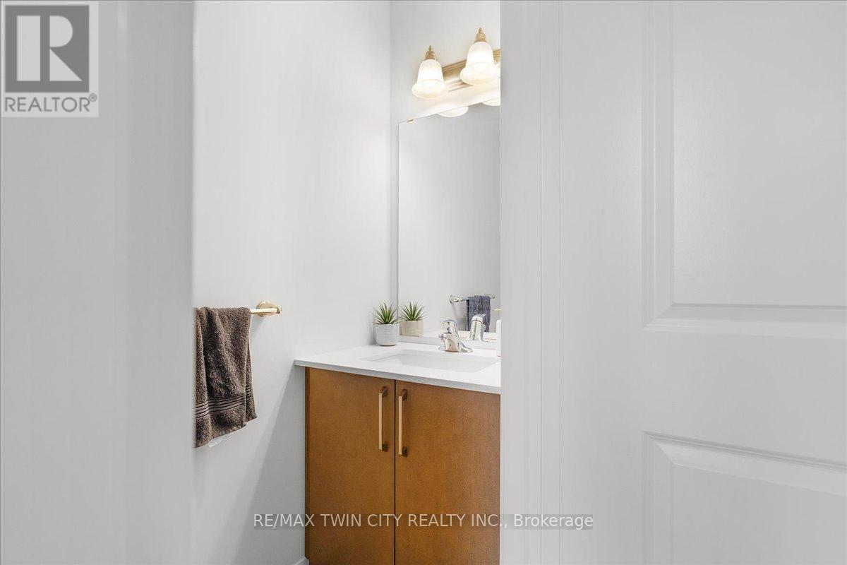 61 - 155 Equestrian Way, Cambridge, Ontario  N3E 0E8 - Photo 5 - X12564504