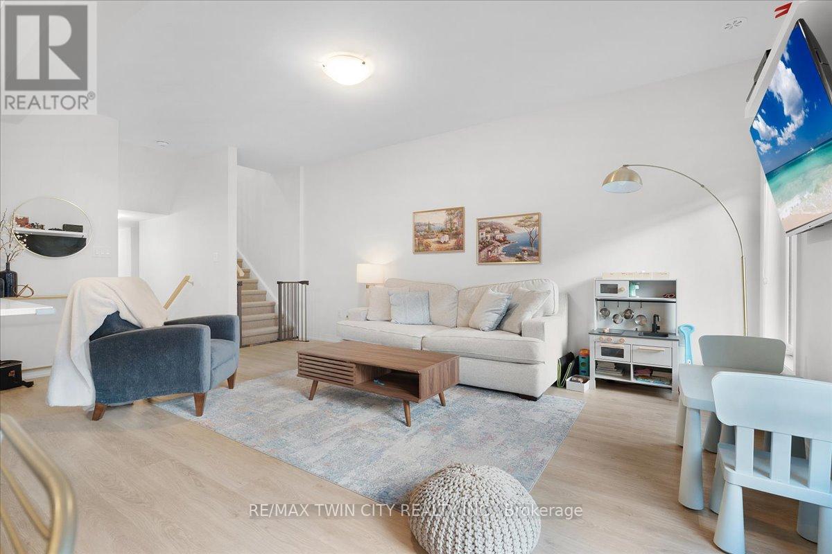 61 - 155 Equestrian Way, Cambridge, Ontario  N3E 0E8 - Photo 9 - X12564504