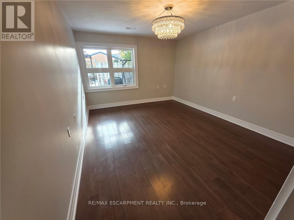 47 Szollosy Circle, Hamilton, Ontario  L9B 1T8 - Photo 10 - X12564528