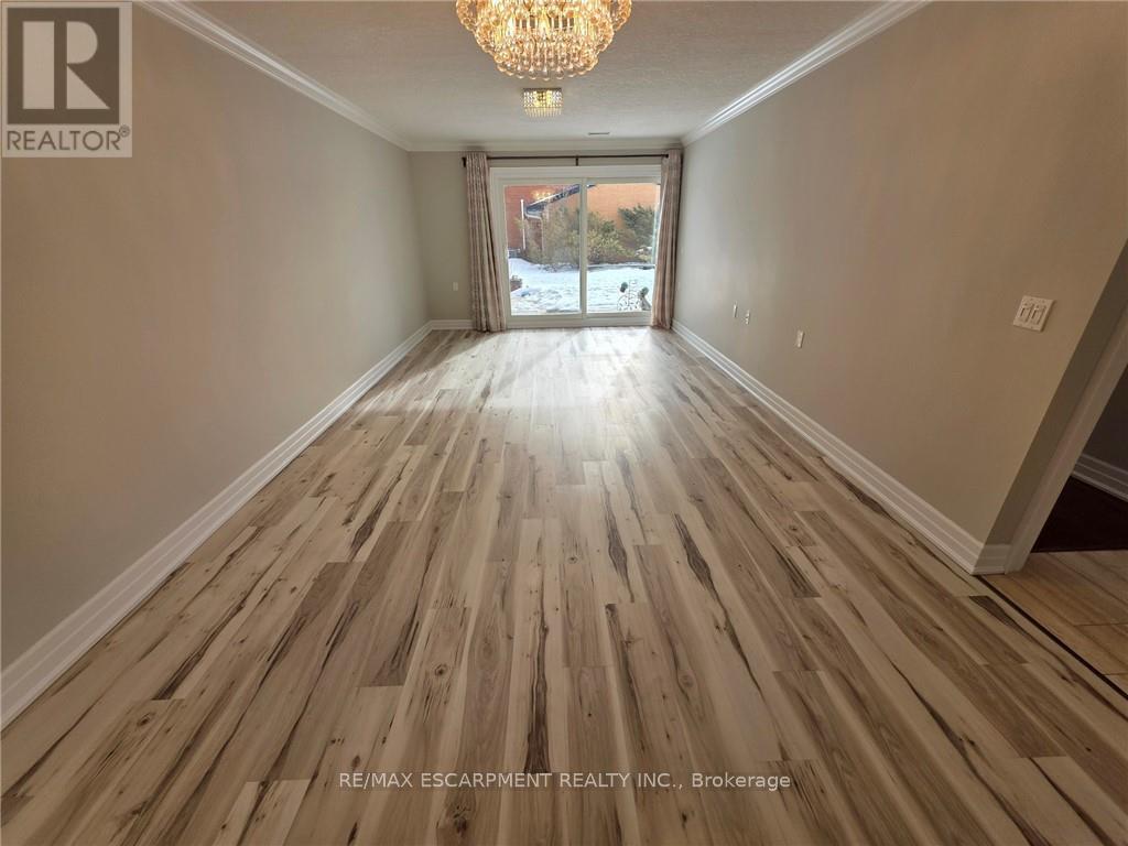 47 Szollosy Circle, Hamilton, Ontario  L9B 1T8 - Photo 12 - X12564528