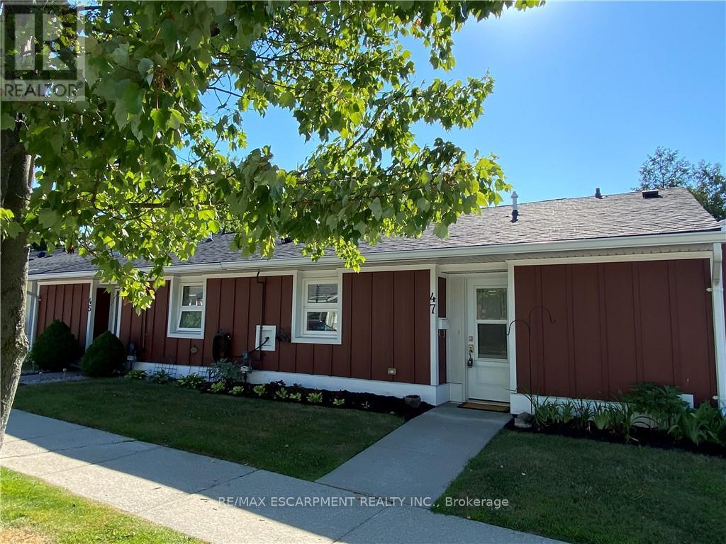 47 Szollosy Circle, Hamilton, Ontario  L9B 1T8 - Photo 2 - X12564528