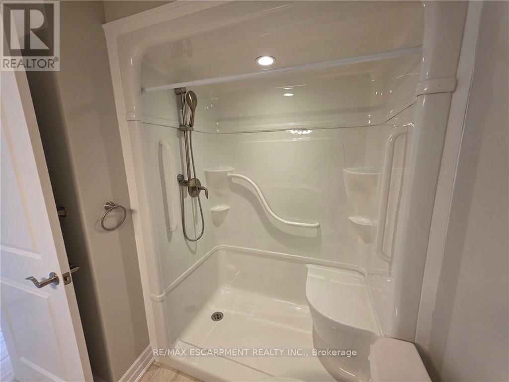 47 Szollosy Circle, Hamilton, Ontario  L9B 1T8 - Photo 8 - X12564528