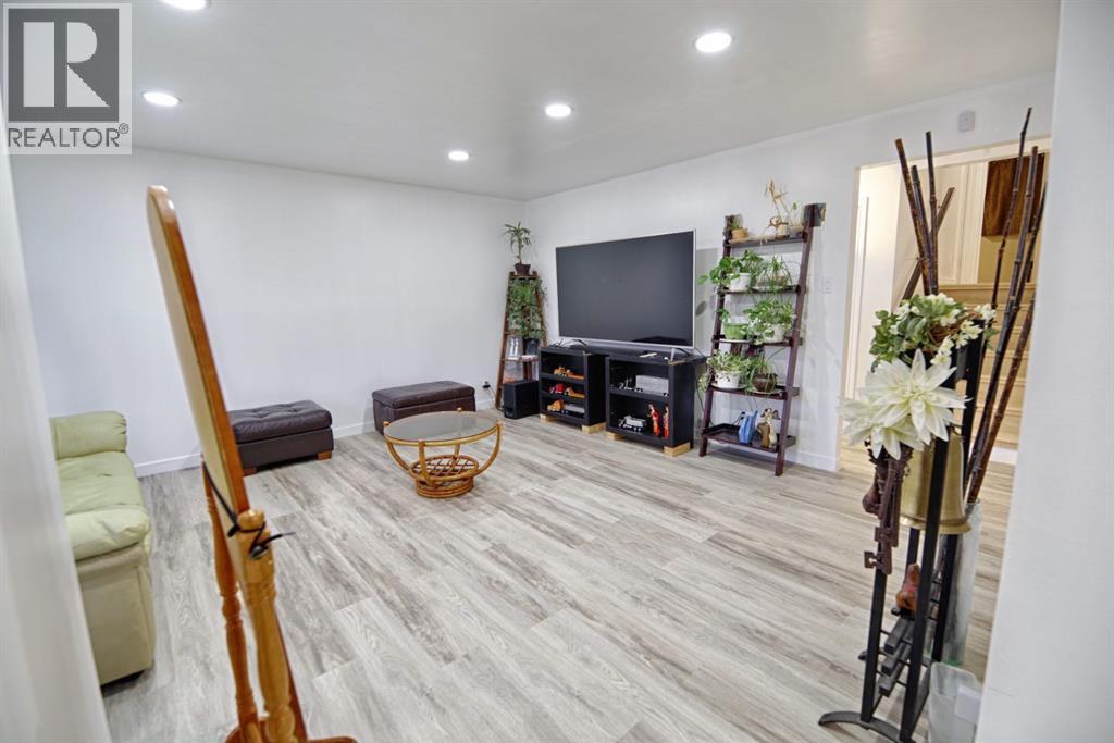 3726 Forestry Avenue S, Lethbridge, Alberta  T1K 4J5 - Photo 3 - A2256530