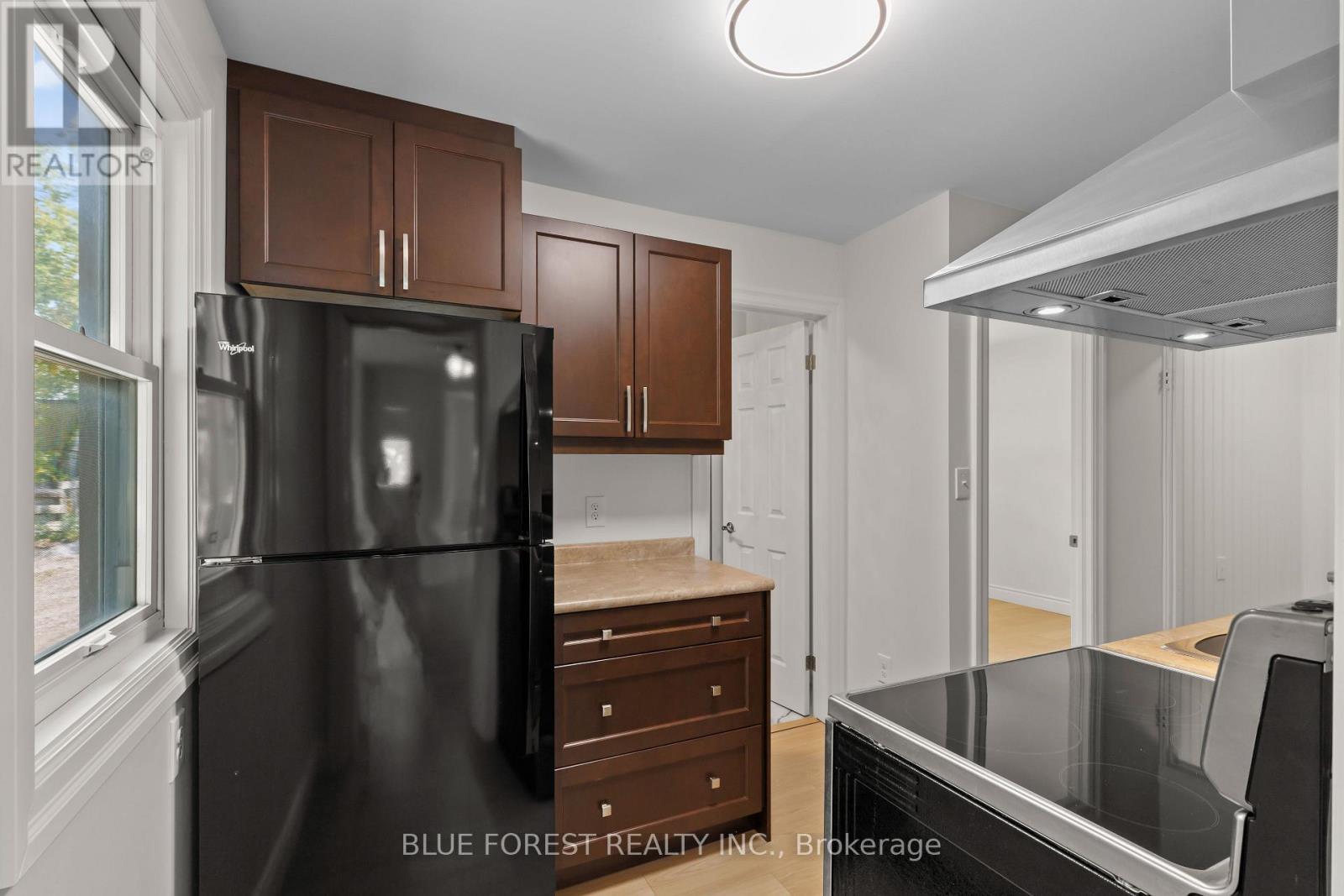 7065 Longwoods Road, London South, Ontario  N6P 1B6 - Photo 14 - X12384816