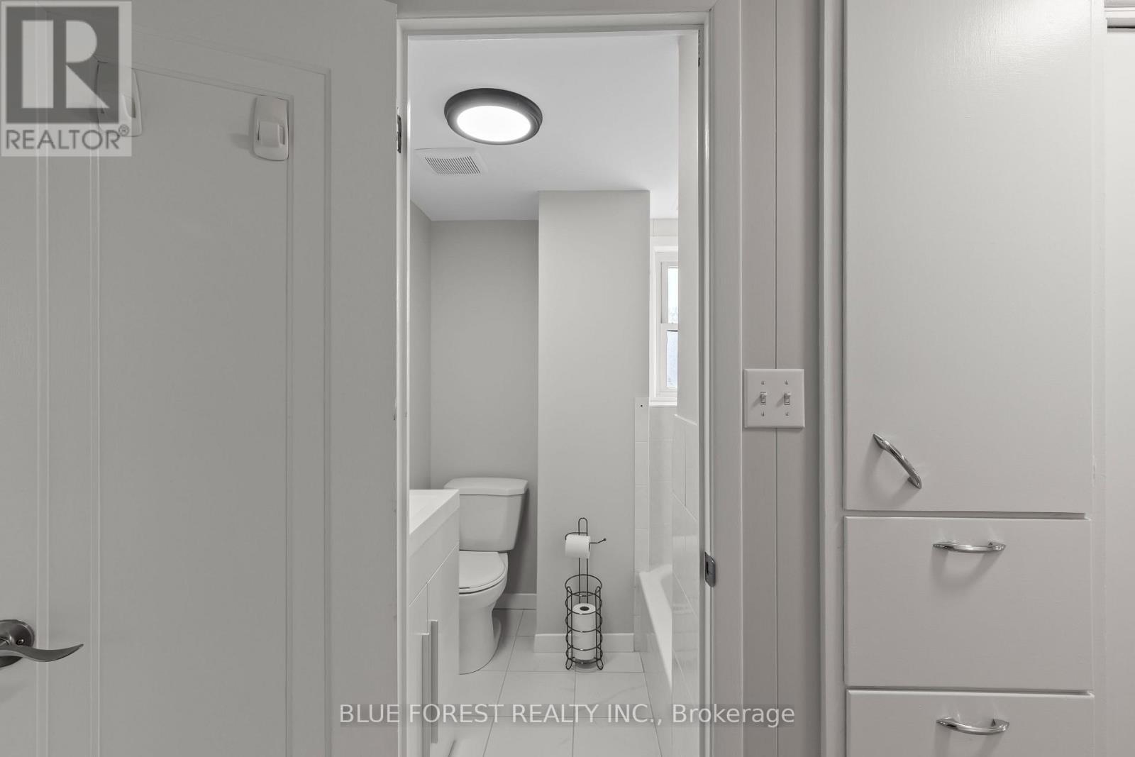 7065 Longwoods Road, London South, Ontario  N6P 1B6 - Photo 36 - X12384816