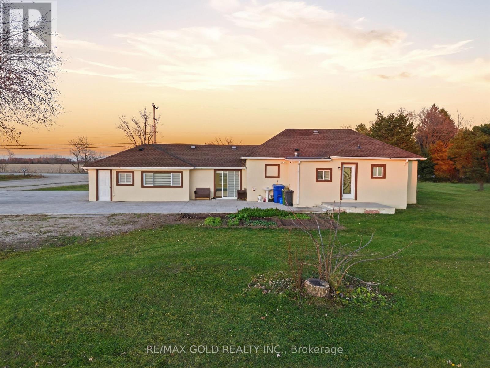 684 Talbot Road, Lakeshore, Ontario  N0R 1K0 - Photo 3 - X12564462