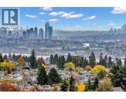 1610 125 E 14TH STREET, North Vancouver, British Columbia