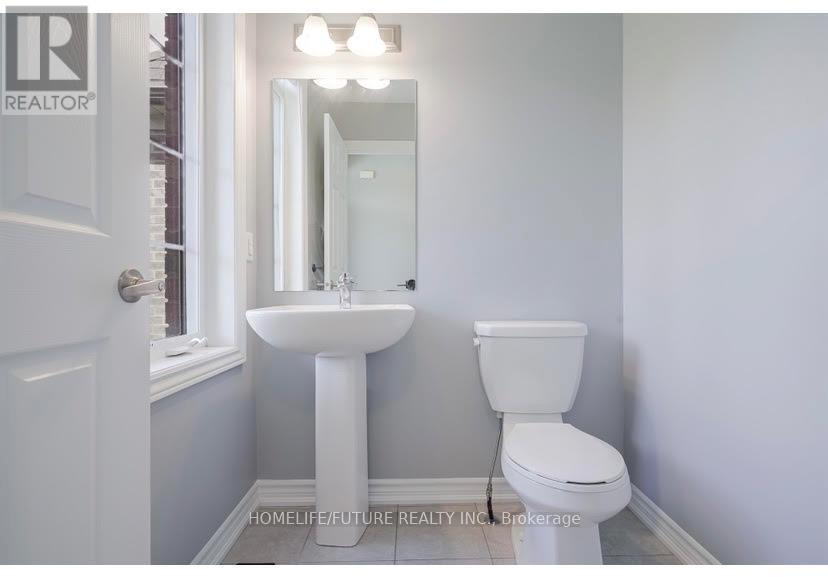 51 Arthur Mclaughlin Street, Clarington, Ontario  L1C 0T6 - Photo 3 - E12564592