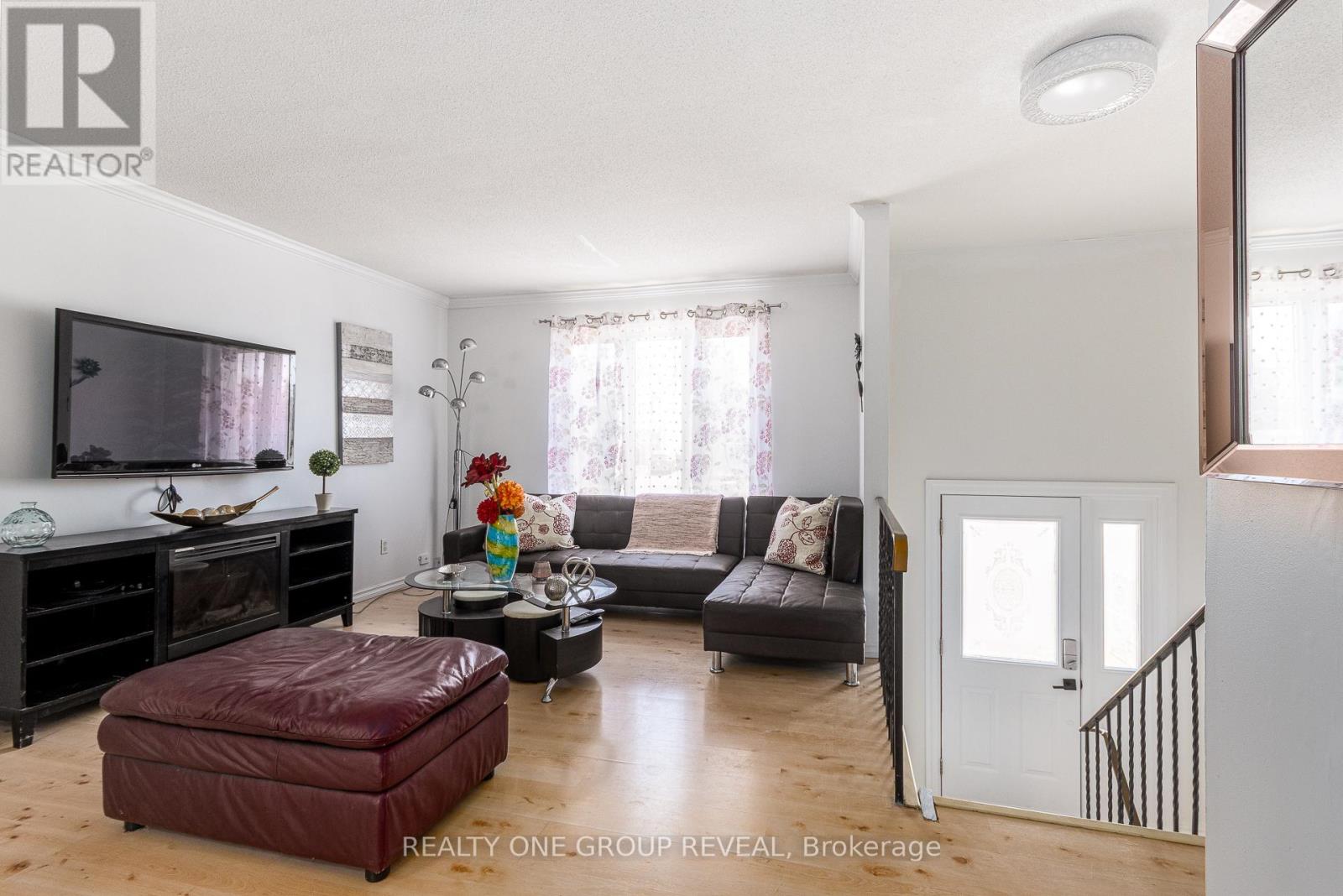 822 Kilkenny Court N, Oshawa, Ontario  L1J 7B7 - Photo 4 - E12564598