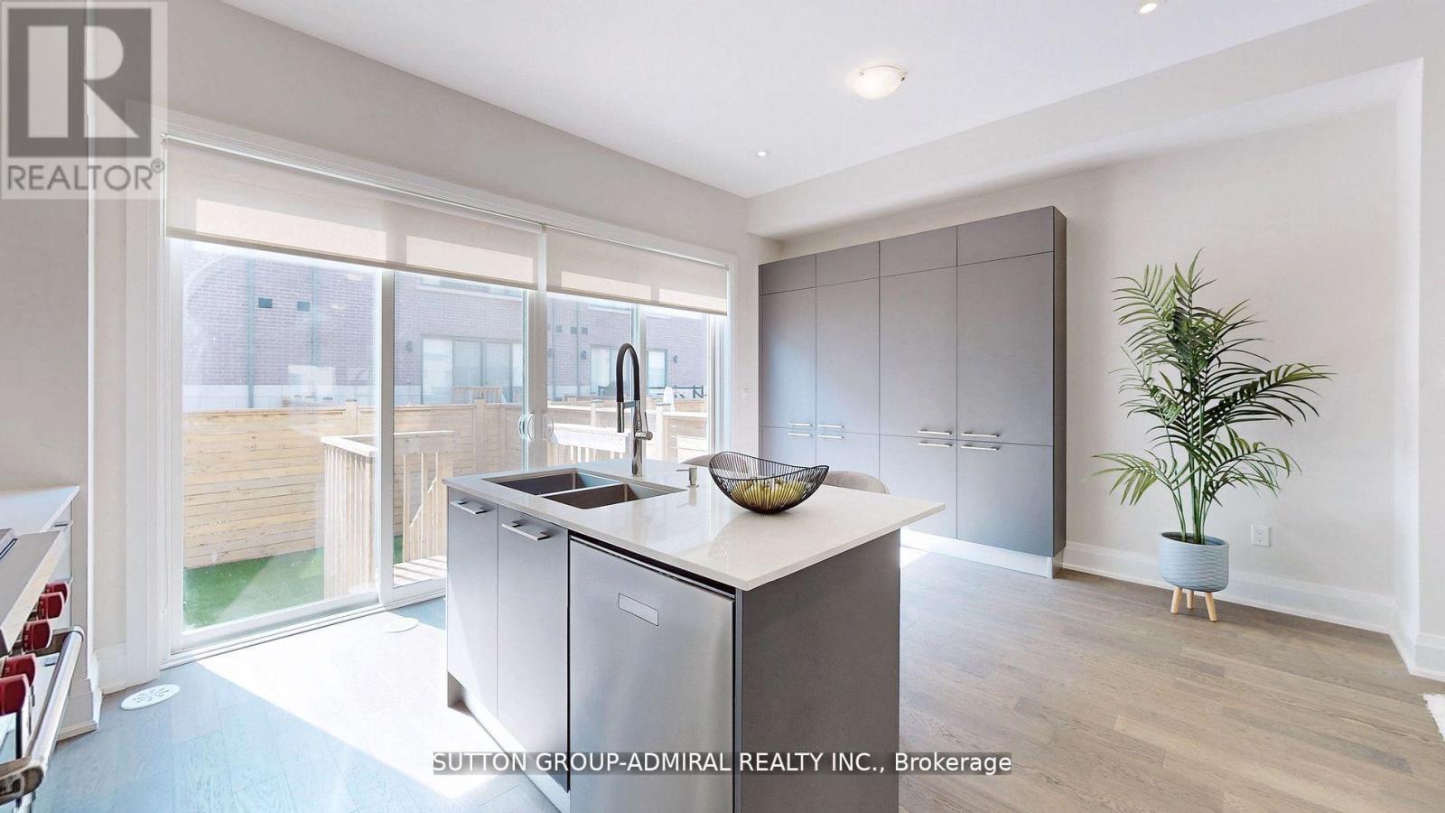 247 Smallwood Circle S, Vaughan, Ontario  L4J 0K8 - Photo 13 - N12564542