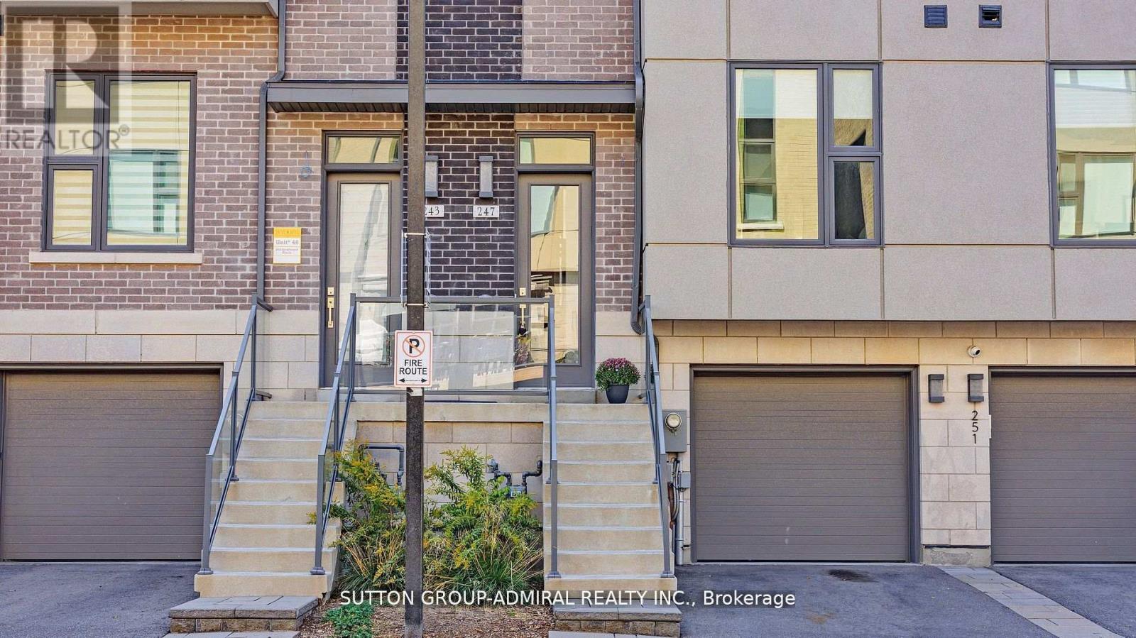 247 Smallwood Circle S, Vaughan, Ontario  L4J 0K8 - Photo 2 - N12564542