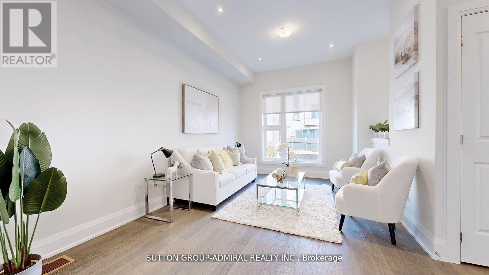 247 Smallwood Circle S, Vaughan, Ontario  L4J 0K8 - Photo 4 - N12564542