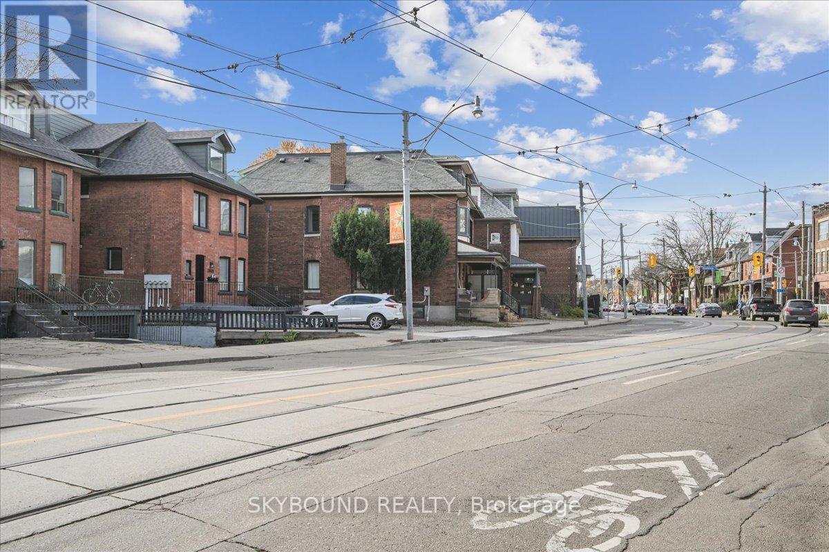 1051 COLLEGE STREET, Toronto, Ontario