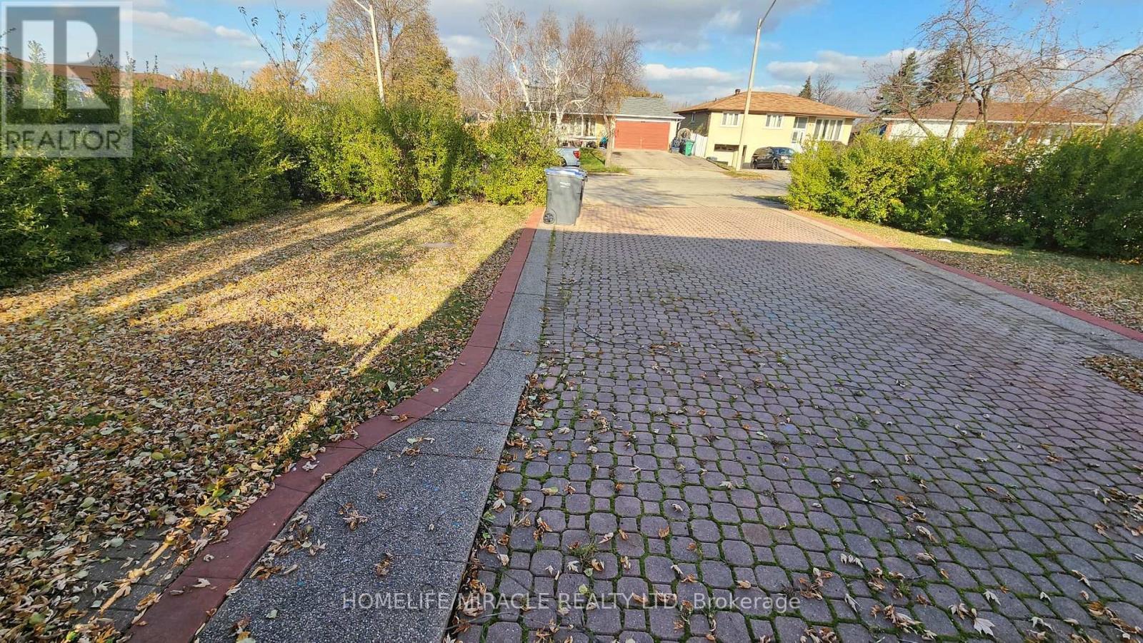 7270 Mohican Court, Mississauga, Ontario  L4T 2J9 - Photo 7 - W12552844