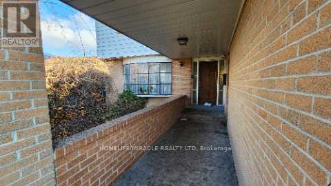 3052 Coral Drive, Mississauga, Ontario  L4T 1Z3 - Photo 5 - W12552862