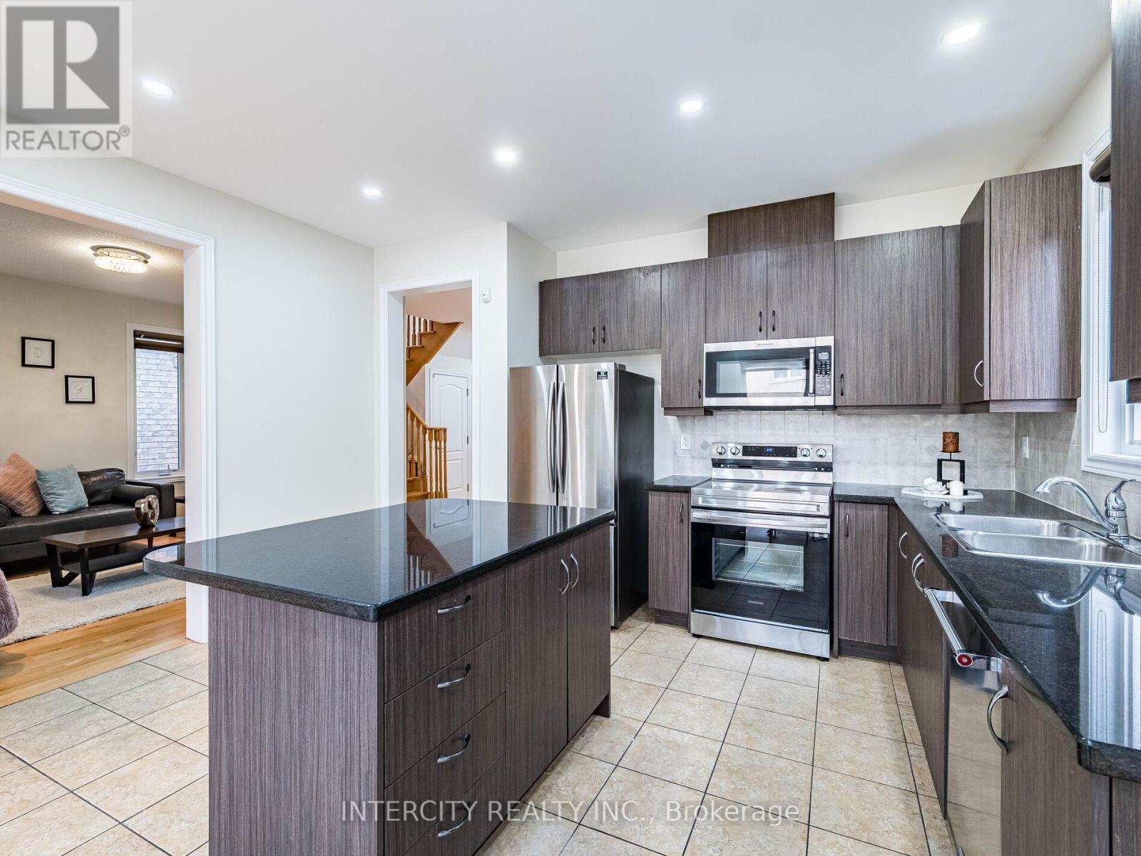 27 Exton Road, Brampton, Ontario  L6X 5M8 - Photo 11 - W12564540