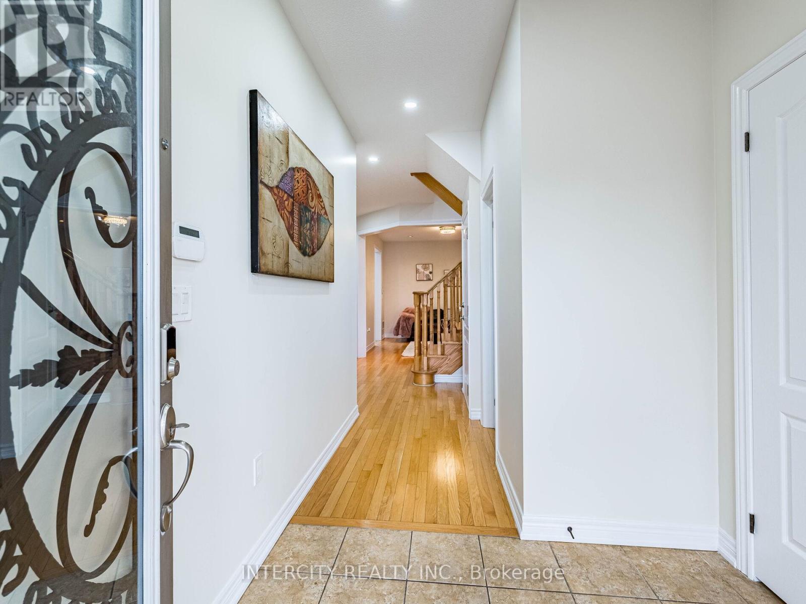 27 Exton Road, Brampton, Ontario  L6X 5M8 - Photo 3 - W12564540