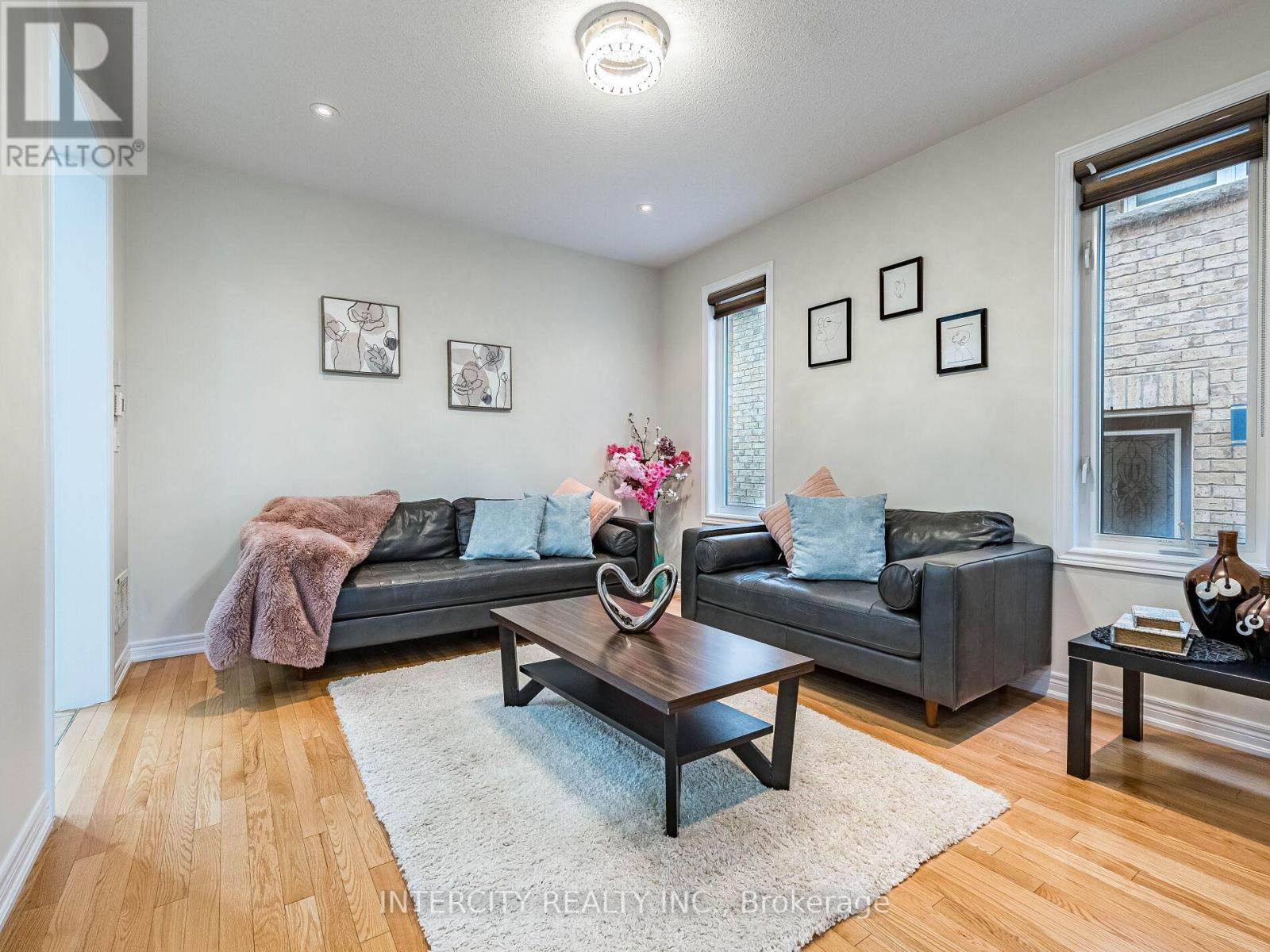 27 Exton Road, Brampton, Ontario  L6X 5M8 - Photo 7 - W12564540