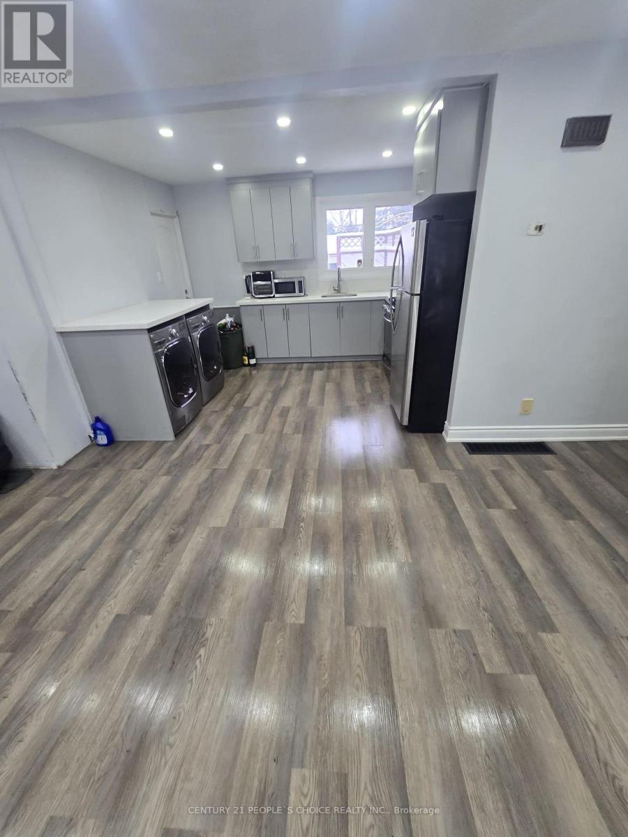 Upper - 21 Moore Street, Brampton, Ontario  L6X 1V2 - Photo 4 - W12564562