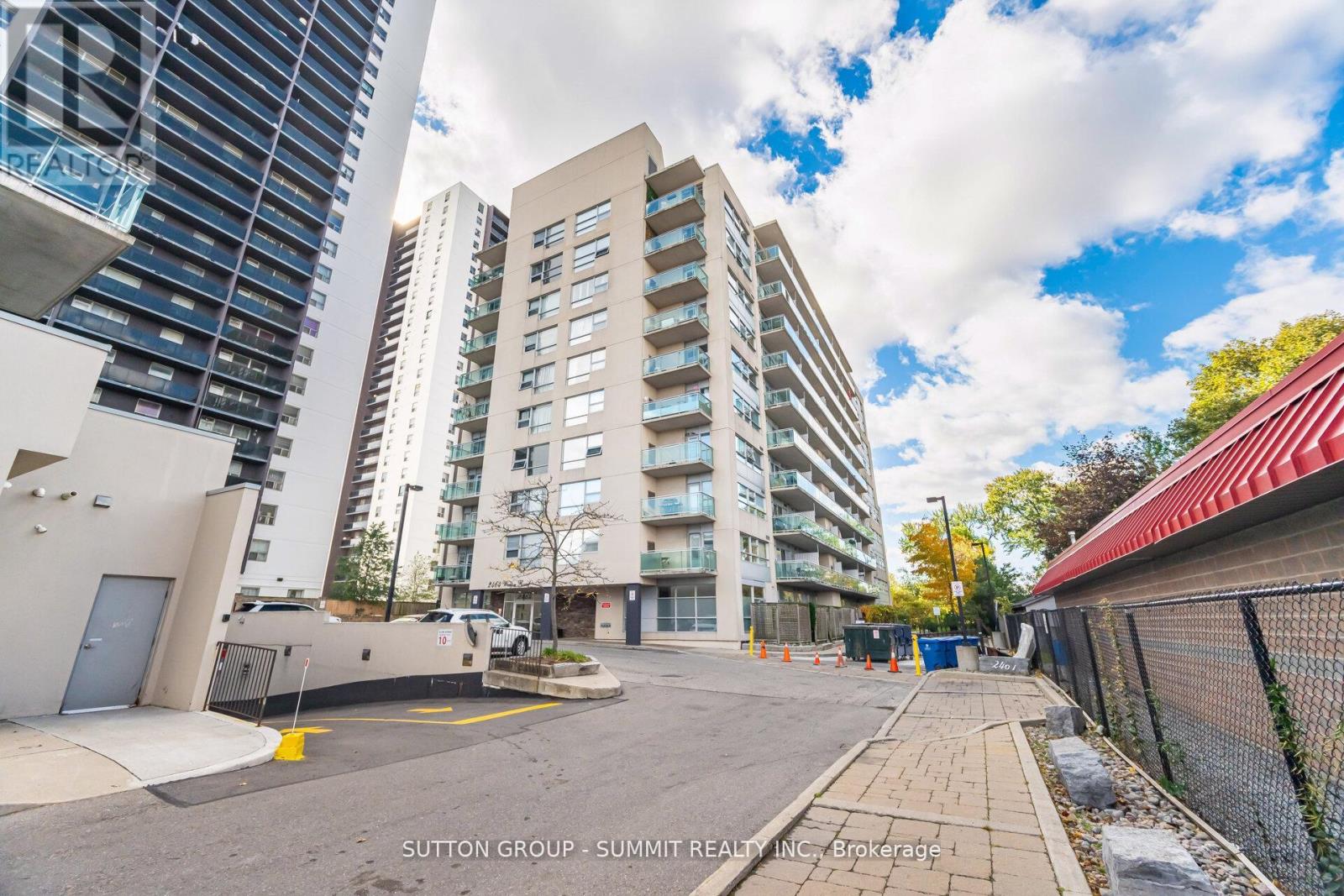 401 - 2464 WESTON ROAD, Toronto, Ontario