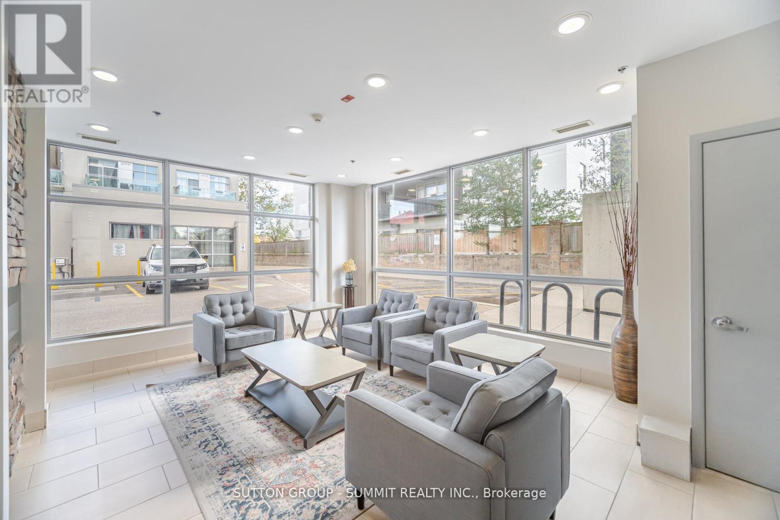 401 - 2464 Weston Road, Toronto, Ontario  M9N 0A2 - Photo 4 - W12564566