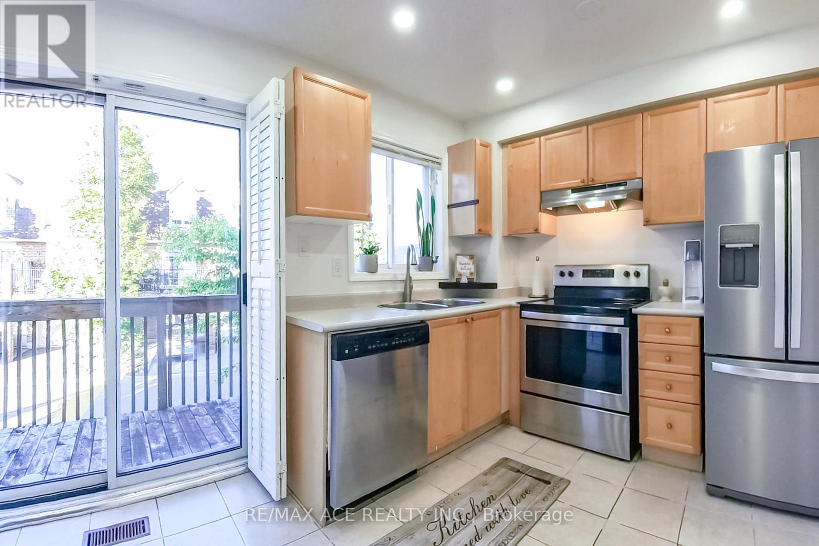 22 - 1525 South Parade Court, Mississauga, Ontario  L5M 6E9 - Photo 10 - W12564568