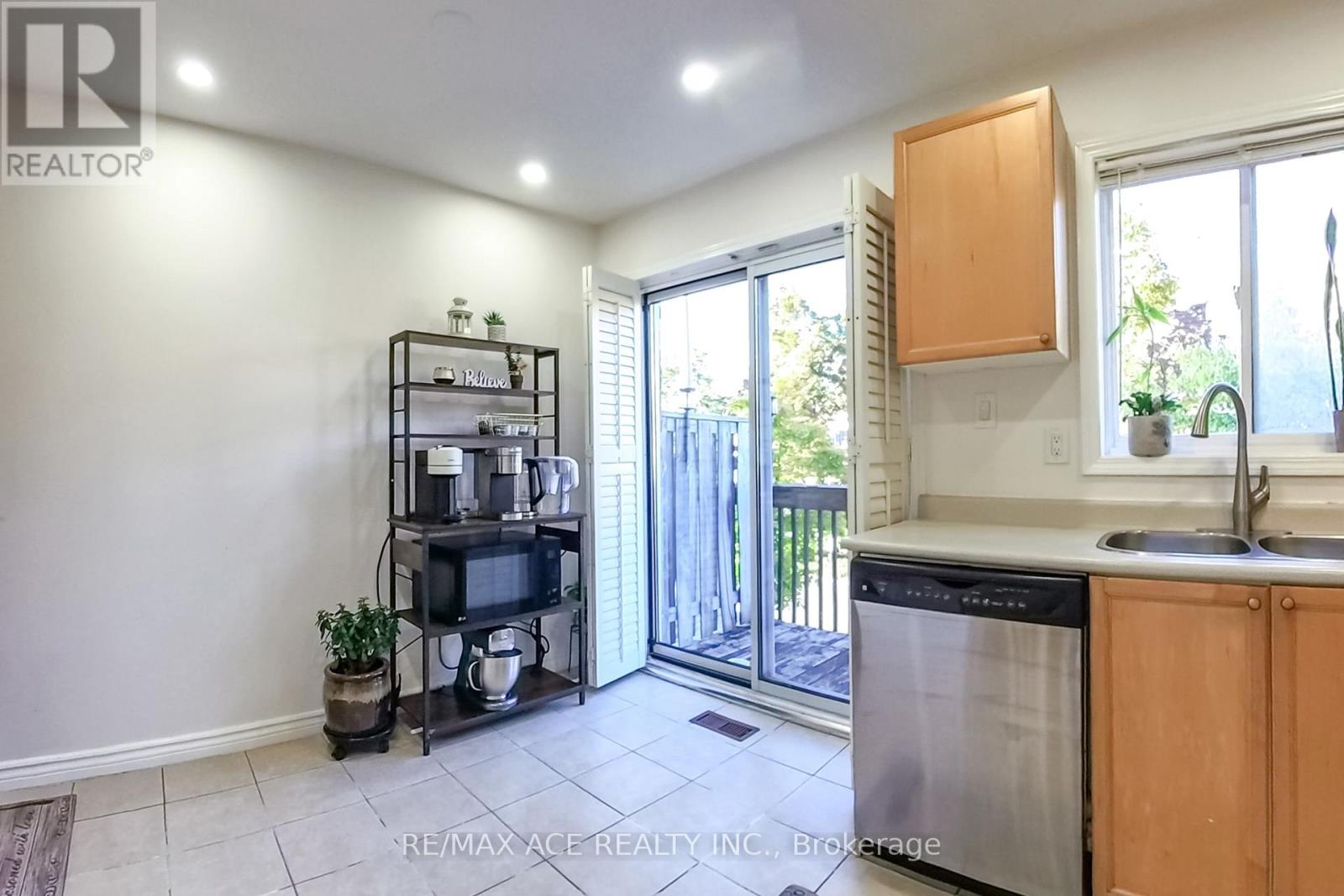 22 - 1525 South Parade Court, Mississauga, Ontario  L5M 6E9 - Photo 11 - W12564568