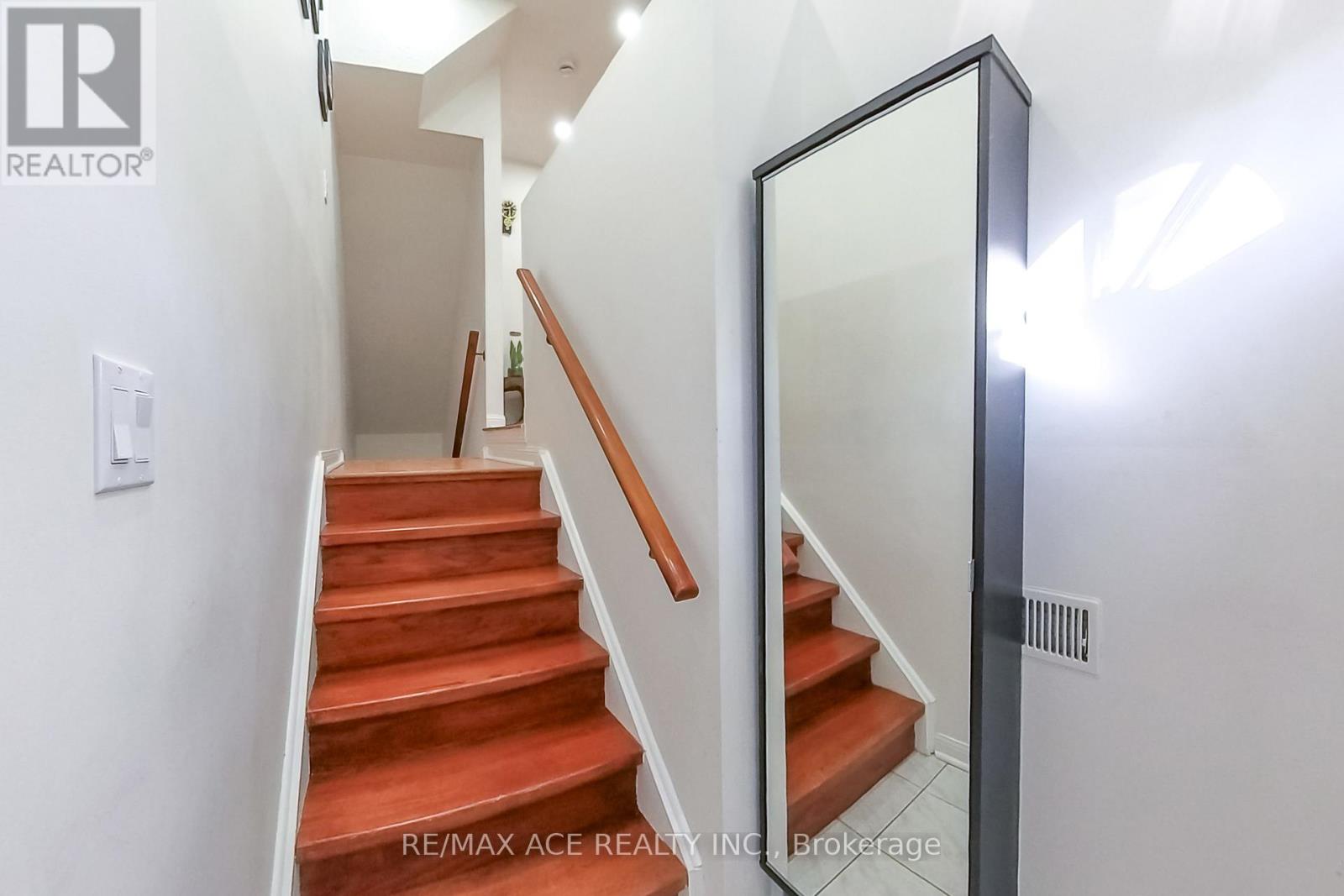 22 - 1525 South Parade Court, Mississauga, Ontario  L5M 6E9 - Photo 6 - W12564568