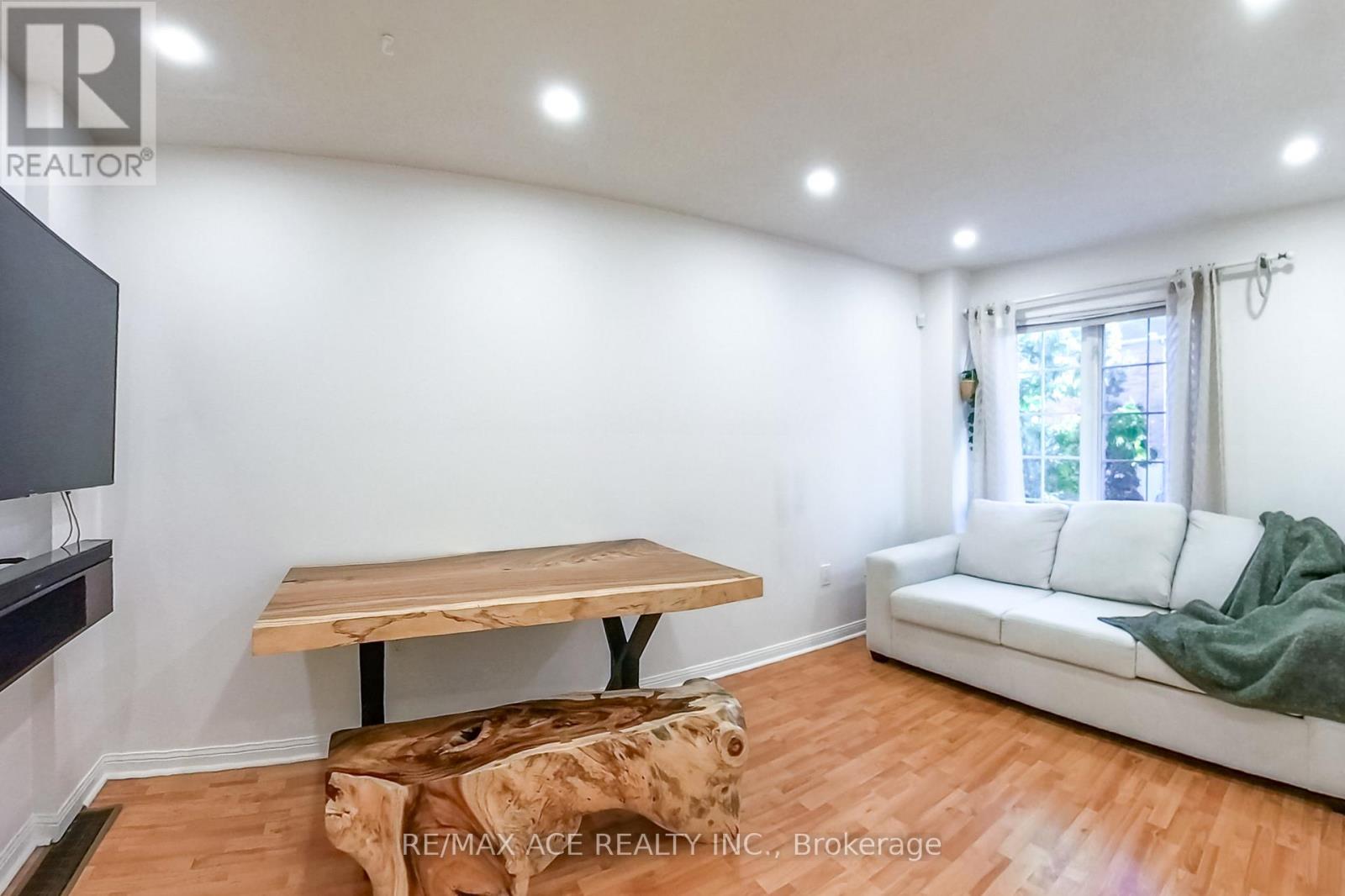 22 - 1525 South Parade Court, Mississauga, Ontario  L5M 6E9 - Photo 7 - W12564568