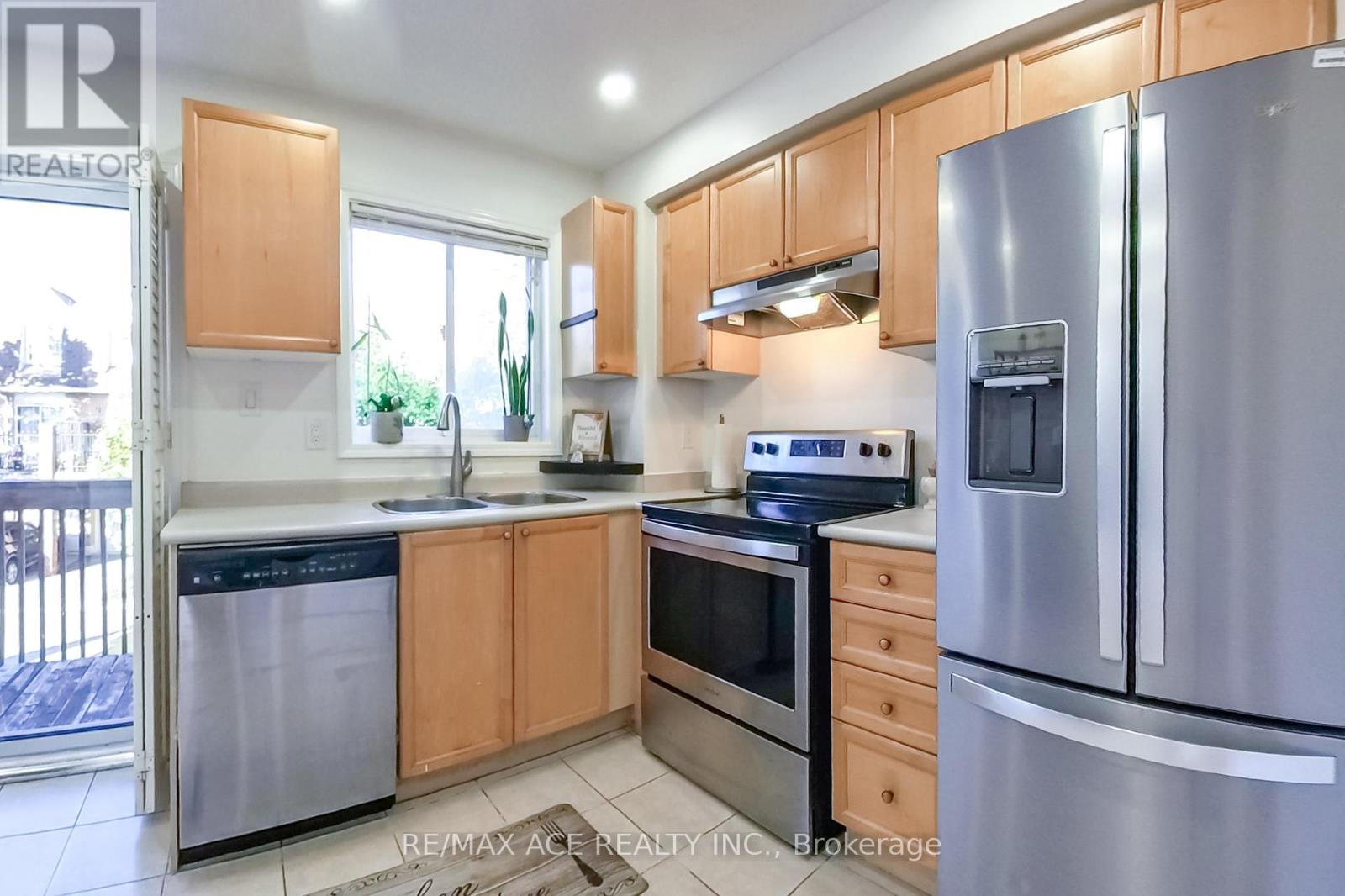 22 - 1525 South Parade Court, Mississauga, Ontario  L5M 6E9 - Photo 9 - W12564568