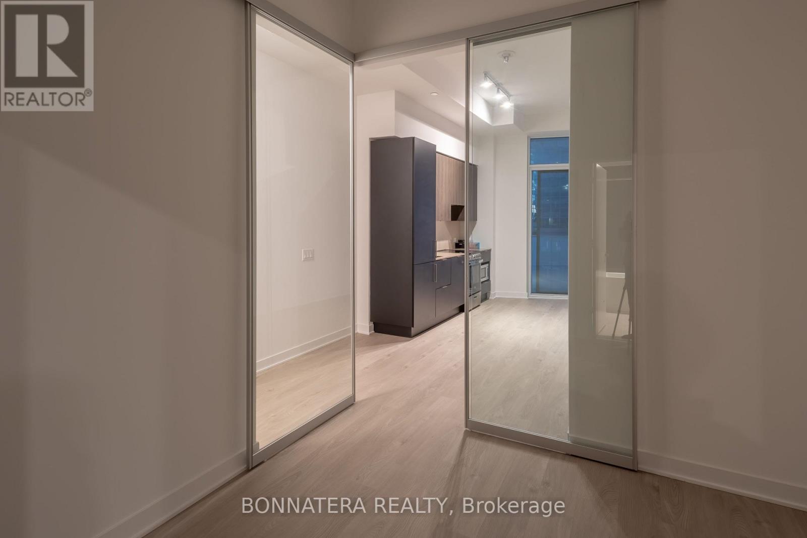 320 - 3900 Confederation Parkway, Mississauga, Ontario  L5B 0M3 - Photo 11 - W12564594