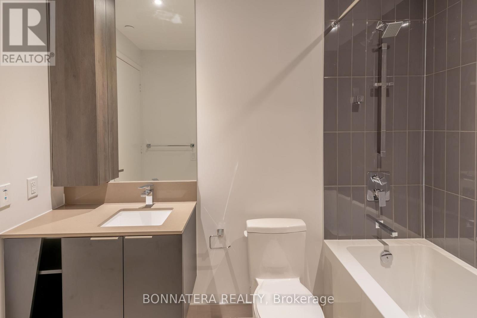 320 - 3900 Confederation Parkway, Mississauga, Ontario  L5B 0M3 - Photo 12 - W12564594