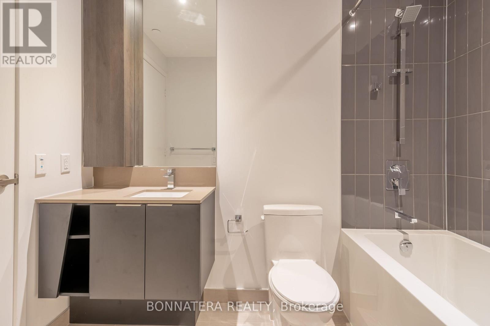 320 - 3900 Confederation Parkway, Mississauga, Ontario  L5B 0M3 - Photo 13 - W12564594