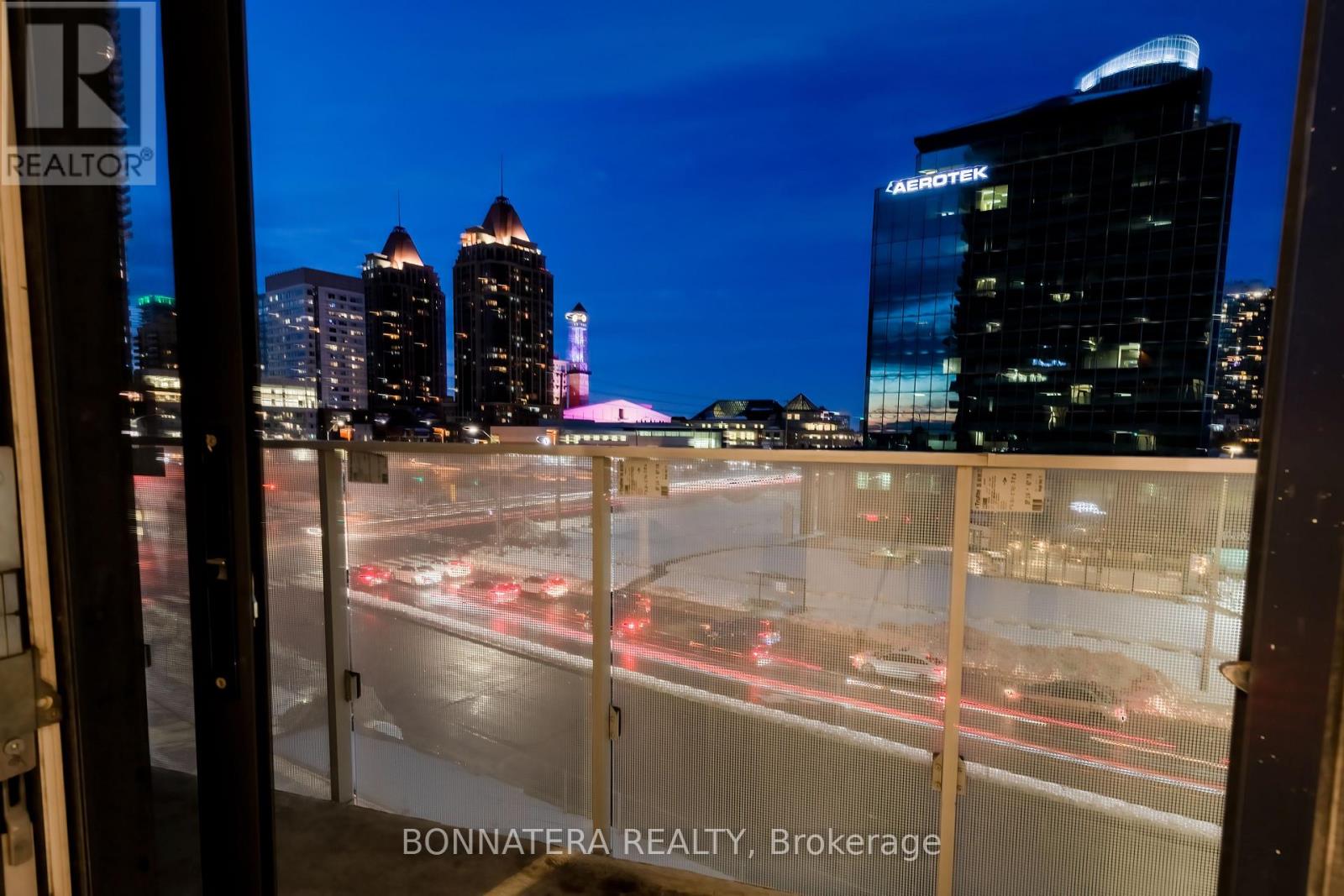 320 - 3900 Confederation Parkway, Mississauga, Ontario  L5B 0M3 - Photo 15 - W12564594