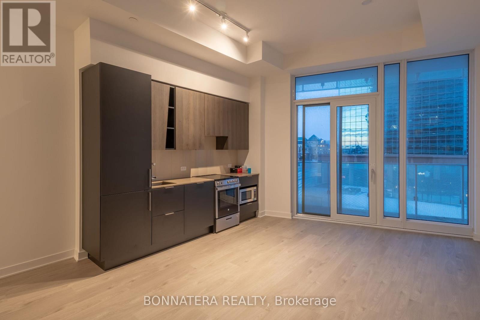 320 - 3900 Confederation Parkway, Mississauga, Ontario  L5B 0M3 - Photo 5 - W12564594