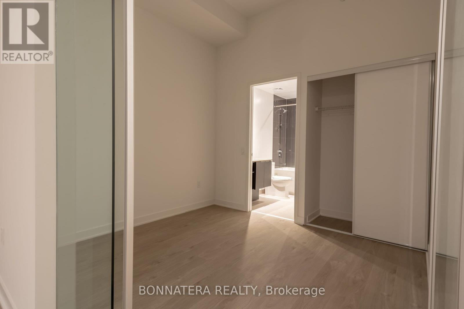 320 - 3900 Confederation Parkway, Mississauga, Ontario  L5B 0M3 - Photo 9 - W12564594