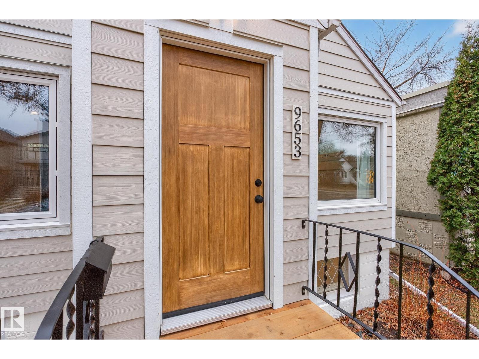 9653 83 Av Nw, Edmonton, Alberta  T6C 1C1 - Photo 2 - E4466212