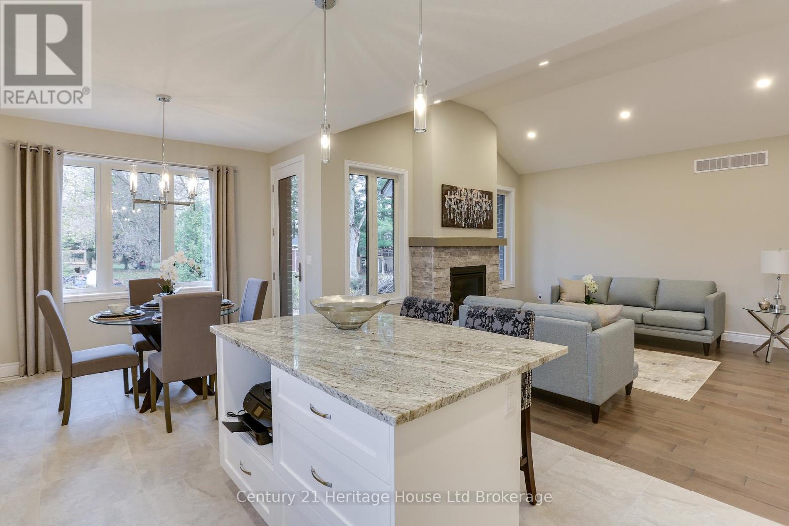 114 Beech Boulevard, Tillsonburg, Ontario  N4G 5S1 - Photo 8 - X12230625