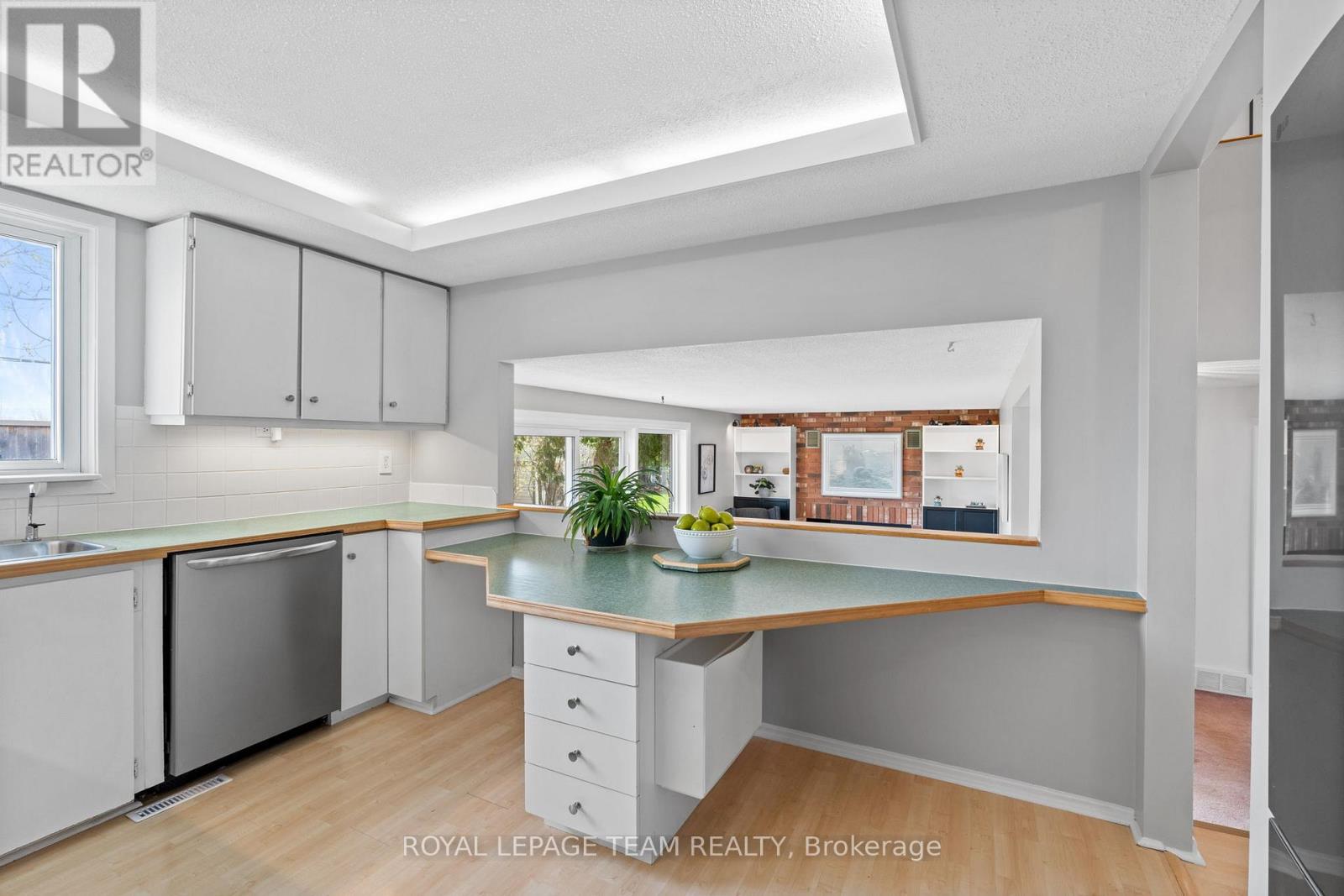 92 Burnetts Grove Circle, Ottawa, Ontario  K2J 1N7 - Photo 11 - X12564616