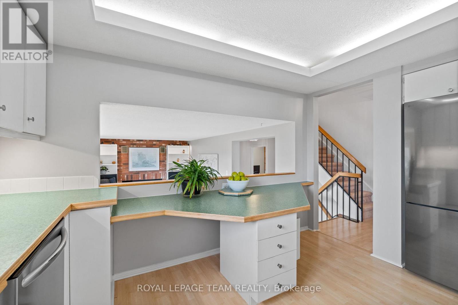 92 Burnetts Grove Circle, Ottawa, Ontario  K2J 1N7 - Photo 13 - X12564616