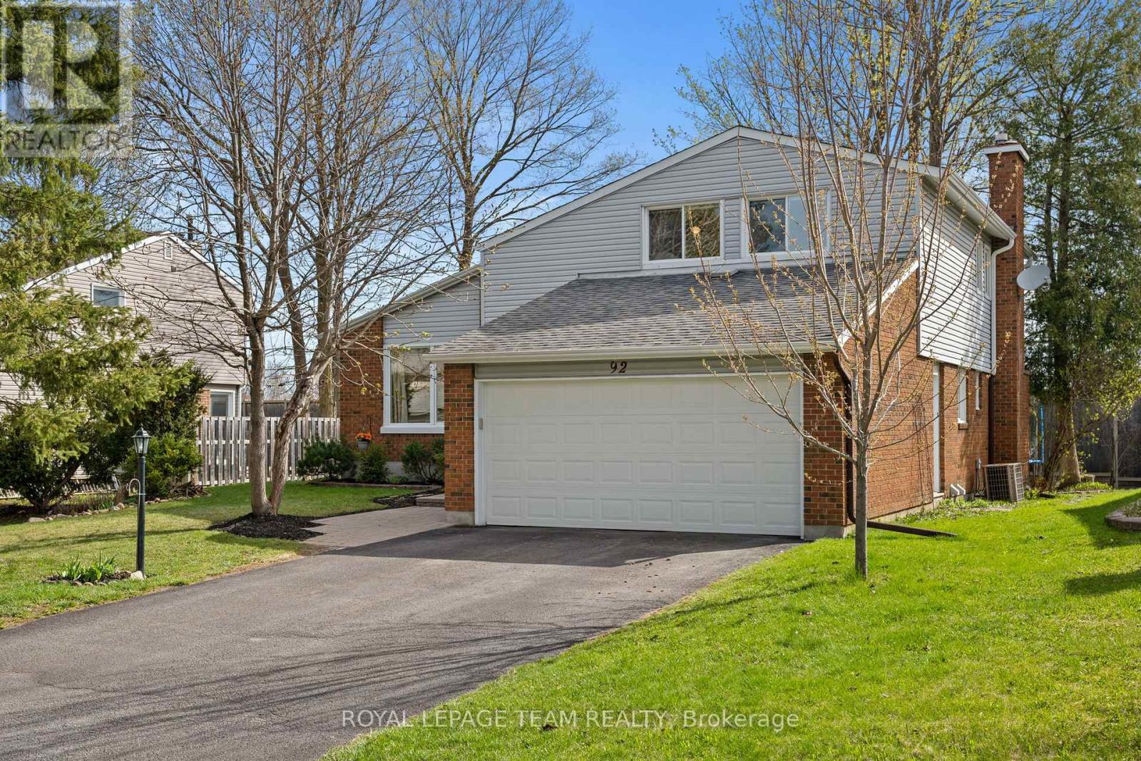 92 Burnetts Grove Circle, Ottawa, Ontario  K2J 1N7 - Photo 3 - X12564616