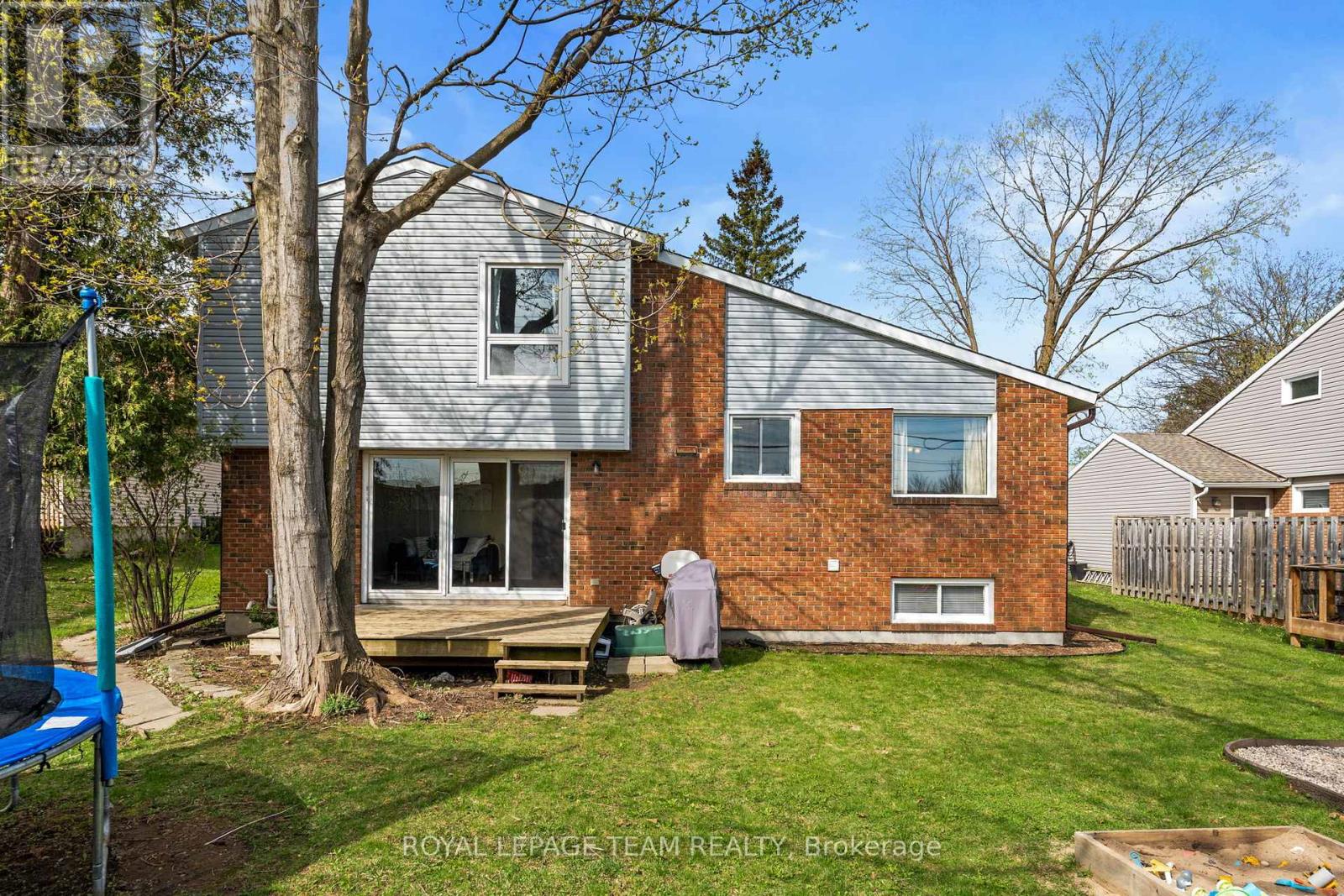 92 Burnetts Grove Circle, Ottawa, Ontario  K2J 1N7 - Photo 37 - X12564616